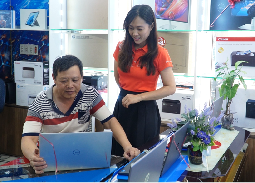 Giá laptop tăng vọt trước mùa tựu trường