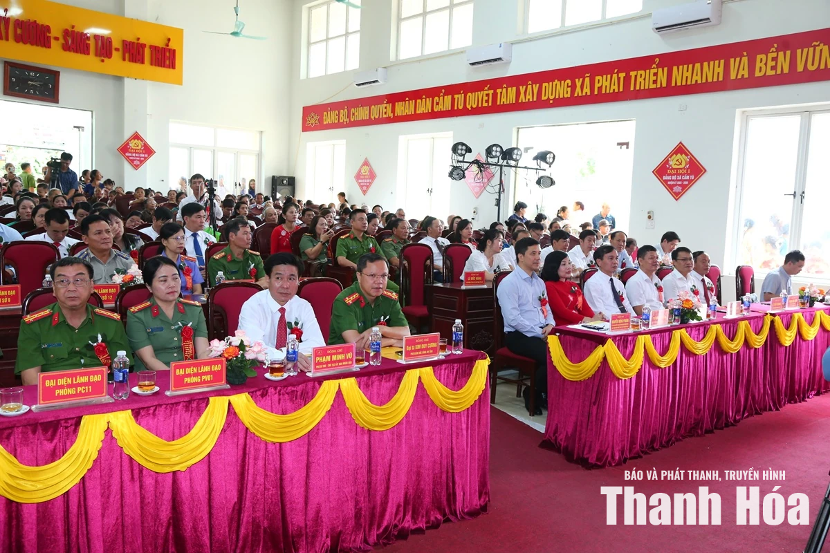 Phó Bí thư Thường trực Tỉnh ủy Nguyễn Hồng Phong dự “Ngày hội toàn dân bảo vệ an ninh Tổ quốc” tại xã Cẩm Tú