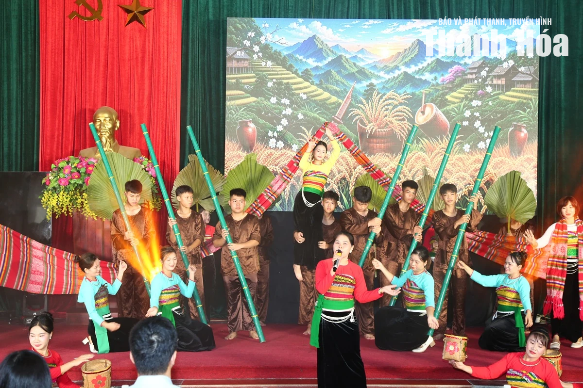 Phó Bí thư Thường trực Tỉnh ủy Nguyễn Hồng Phong dự “Ngày hội toàn dân bảo vệ an ninh Tổ quốc” tại xã Cẩm Tú