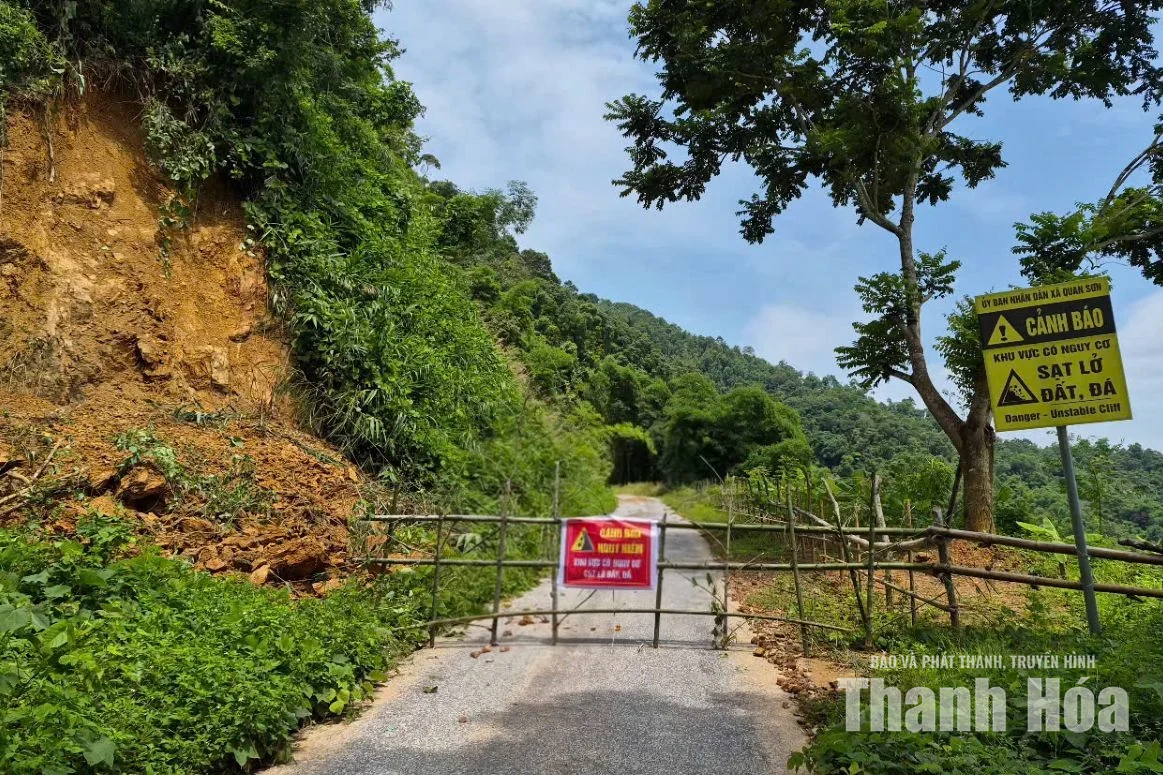 Tiếp tục khắc phục các điểm sạt lở, đảm bảo giao thông thông suốt
