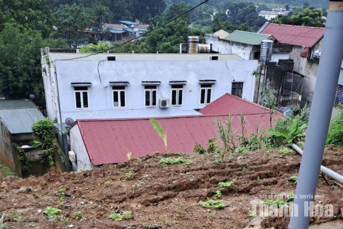 Mưa lớn gây sạt lở, nhiều hộ dân xã Quan Sơn phải sơ tán