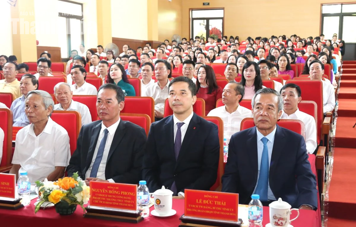 Công bố Quyết định sáp nhập Trường Đại học Văn hóa, Thể thao và Du lịch Thanh Hóa vào Trường Đại học Hồng Đức