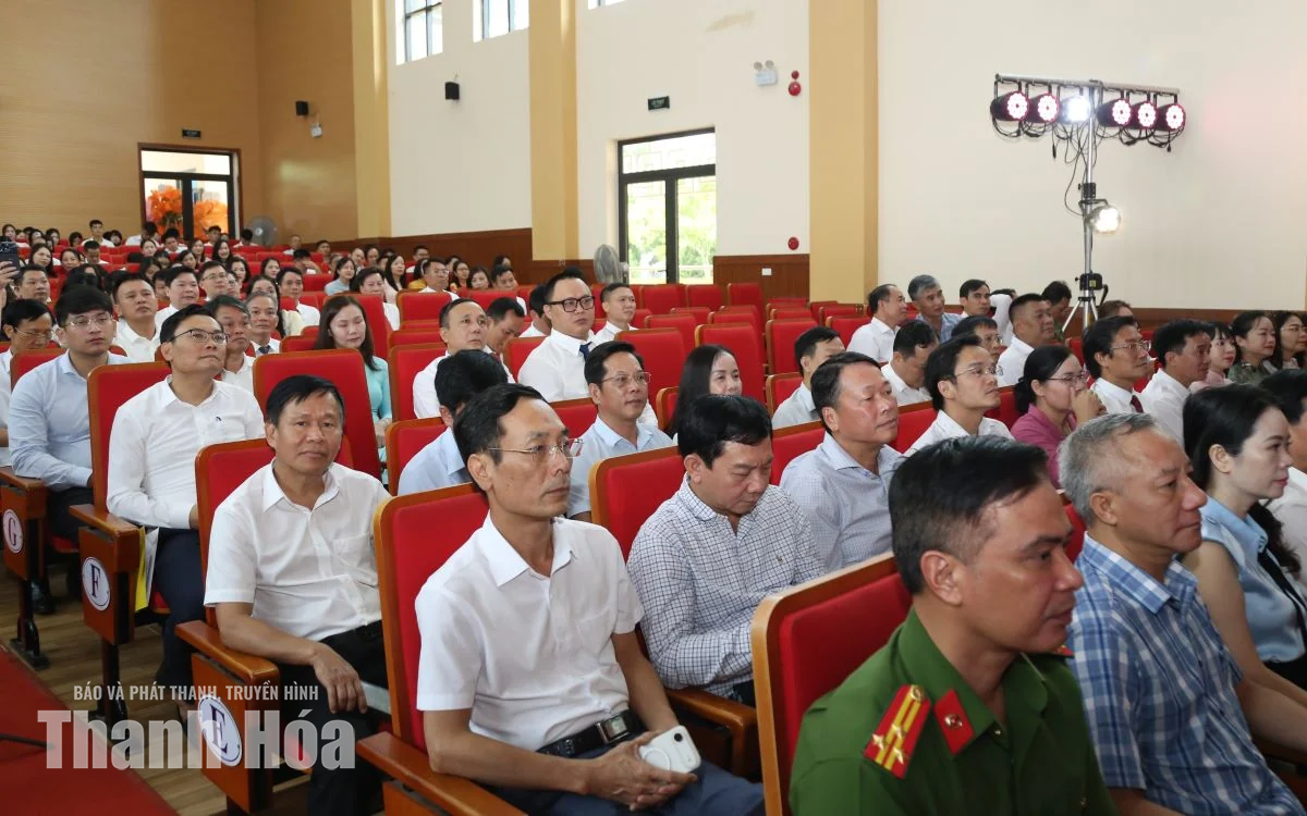 Công bố Quyết định sáp nhập Trường Đại học Văn hóa, Thể thao và Du lịch Thanh Hóa vào Trường Đại học Hồng Đức