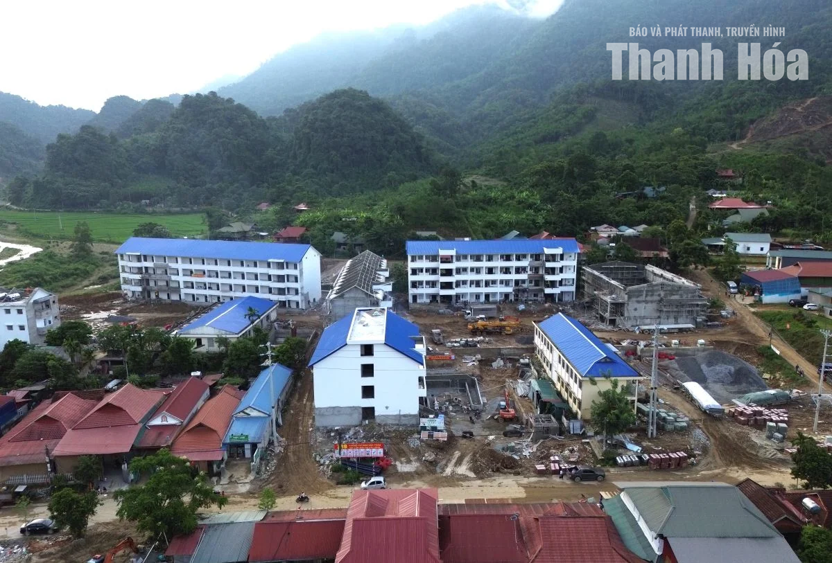 Những người lính chi viện lên biên giới xây trường