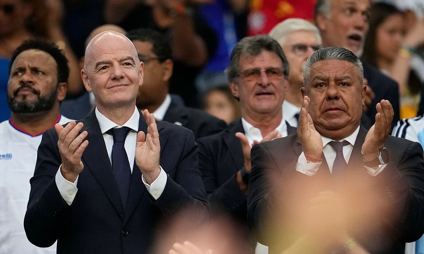 Tuyển Việt Nam vào bán kết ASEAN Cup 2026; Cristiano Ronaldo vắng mặt ở giai đoạn đầu mùa của Al Nassr