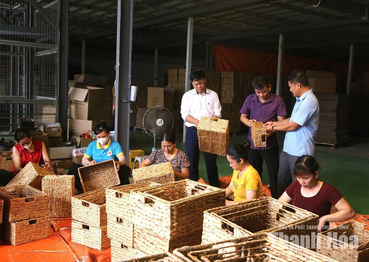 https://c.dhcn.vn/img/desktop/d-baothanhhoa.vn/news/2632/177d4201056t11200l1-177d4201054t1126.webp?r=53