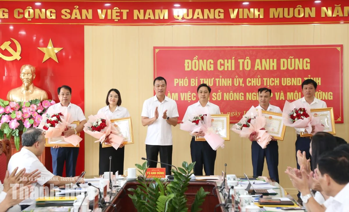 Chủ tịch UBND tỉnh Tô Anh Dũng làm việc với Sở Nông nghiệp và Môi trường