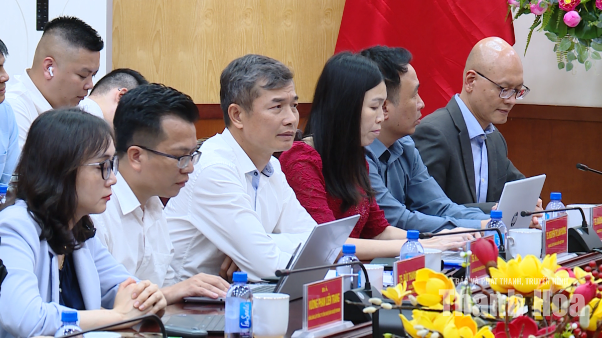 Chủ tịch UBND tỉnh Tô Anh Dũng làm việc với các nhà khoa học về đổi mới sáng tạo và chuyển đổi số