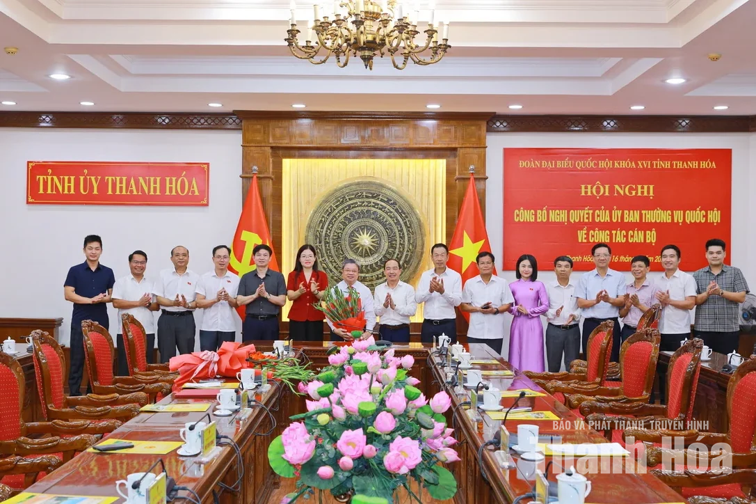 Công bố Nghị quyết của Ủy ban Thường vụ Quốc hội về công tác cán bộ