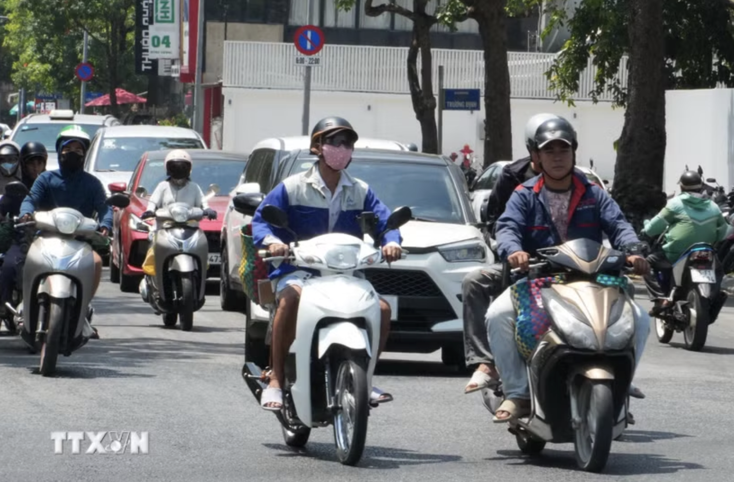 Thời tiết nắng nóng ở khu vực Trung Bộ có khả năng kéo dài