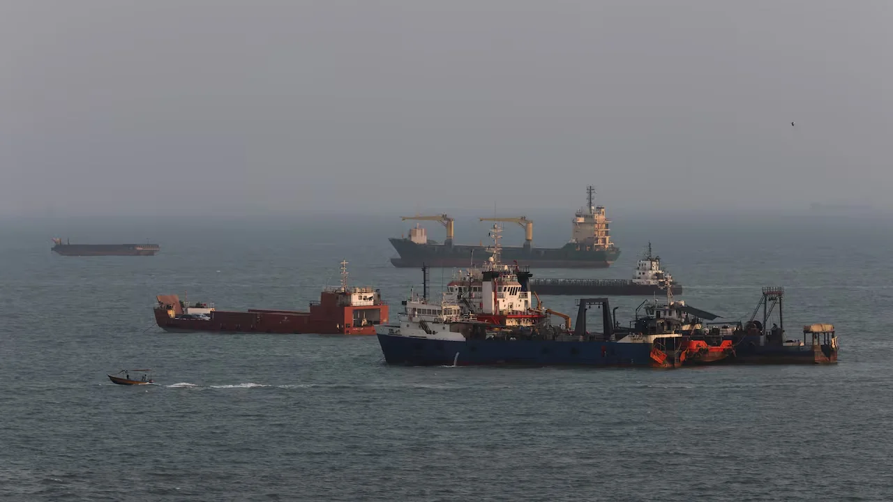 Iran cáo buộc Mỹ, Israel gây bất ổn tại eo biển Hormuz