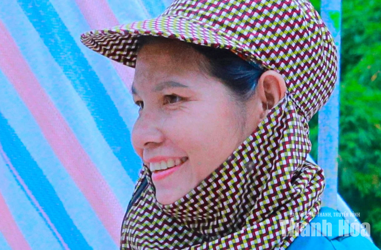 Những “bóng hồng” trên công trường xây dựng trường học nơi biên giới