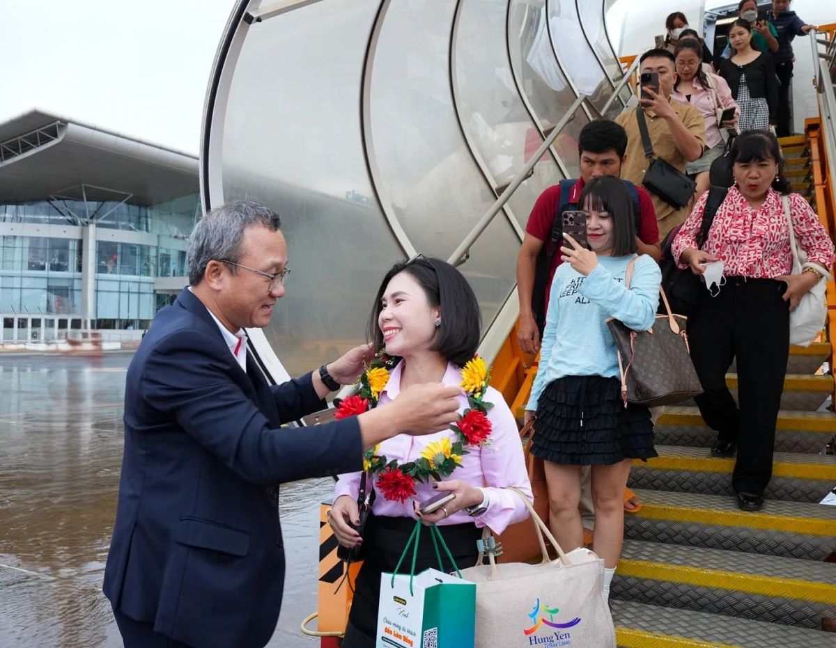 Lâm Đồng tặng Bằng khen cho Vietjet với đóng góp xuất sắc trong việc khôi phục hoạt động của sân bay Liên Khương
