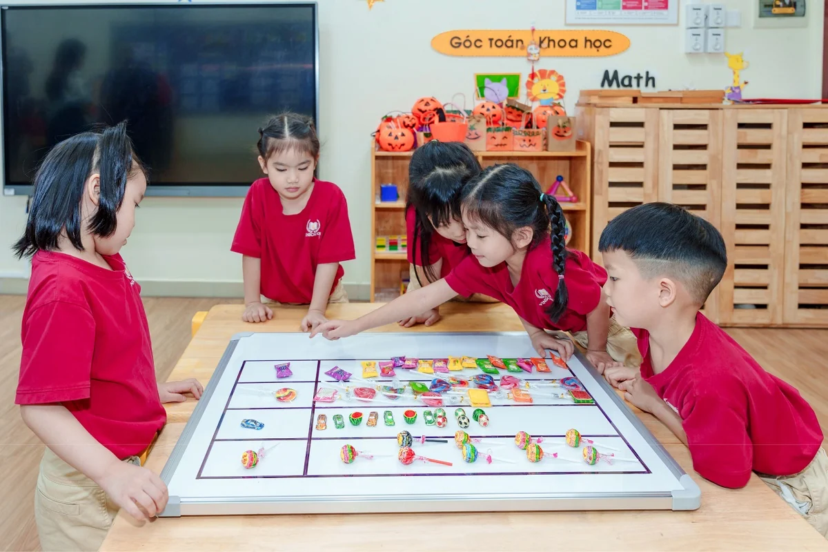 Trẻ vào lớp 1 cần gì hơn biết chữ, biết số?