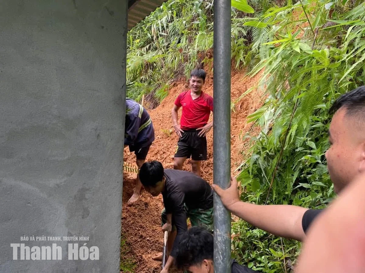 Sơ tán 182 hộ/839 nhân khẩu&nbsp;khu vực nguy cơ cao về lũ ống, lũ quét, sạt lở đất đến nơi an toàn