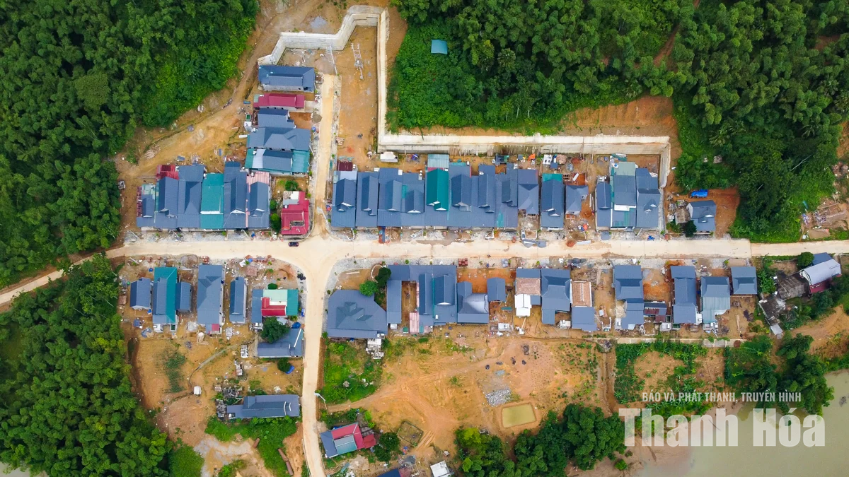 Không còn những đêm chạy lũ, lo sạt lở đất, nhiều hộ đồng bào Thái yên tâm về nhà mới