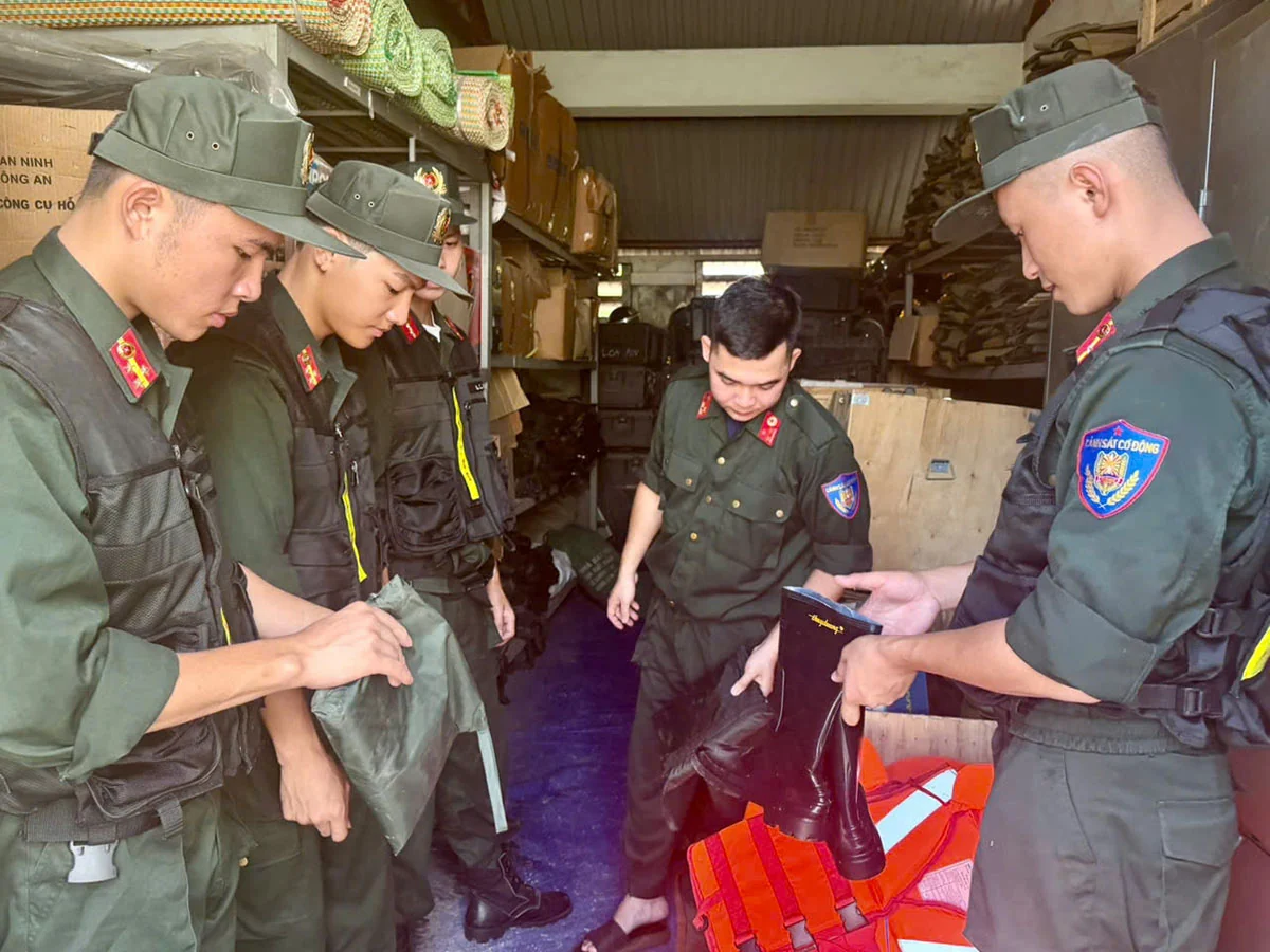 Cảnh sát cơ động Thanh Hóa chủ động ứng phó với đợt mưa lớn, ngập úng bảo vệ tính mạng và tài sản Nhân dân