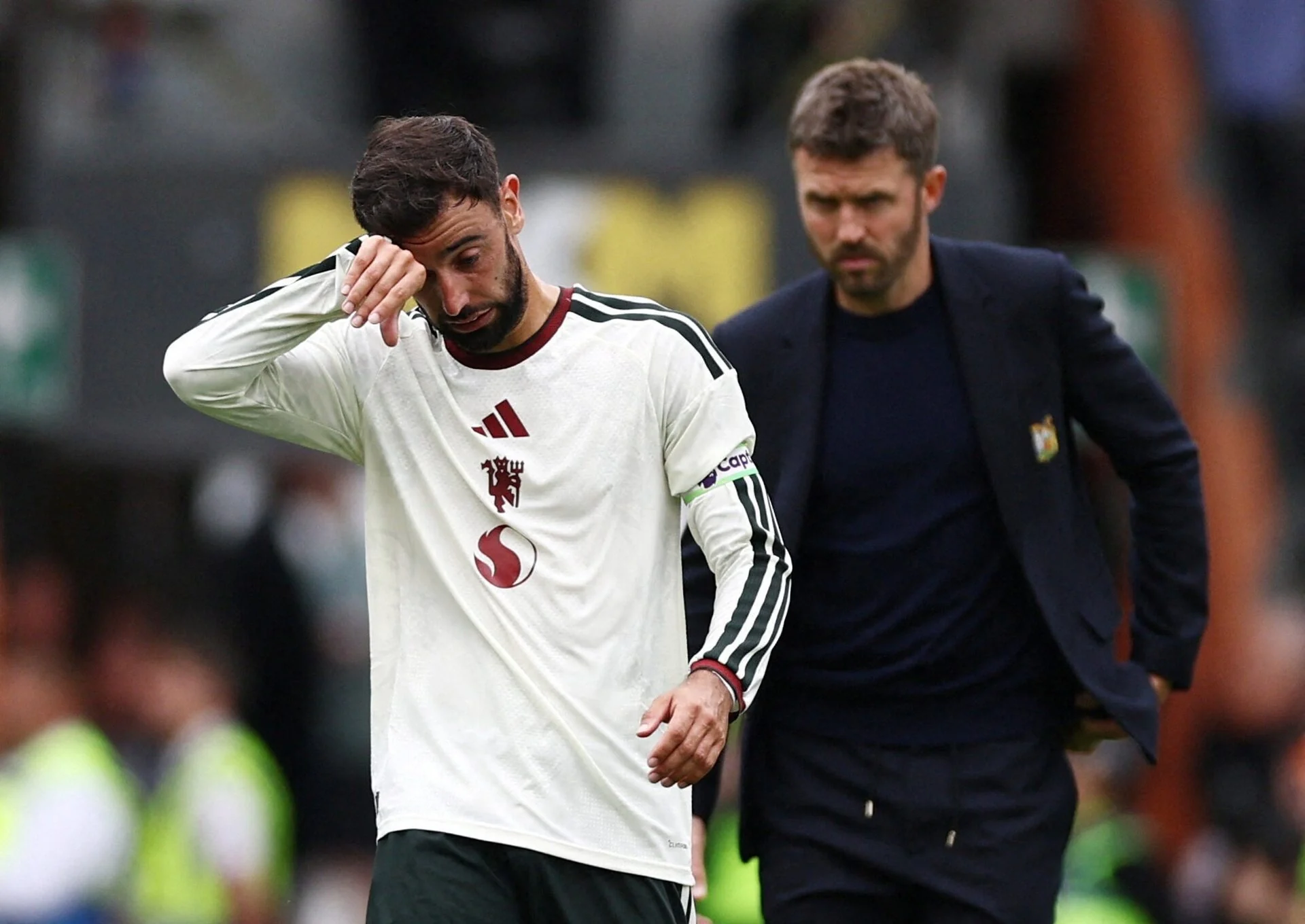 Tuyển Việt Nam lập hàng loạt kỷ lục ấn tượng; Man Utd và Tottenham thua sốc trong ngày ra quân Ngoại hạng Anh