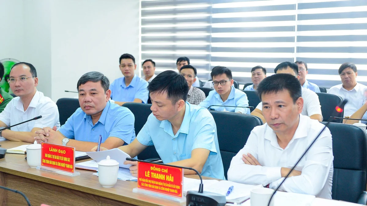 Chủ tịch UBND tỉnh Tô Anh Dũng làm việc với Ban Quản lý dự án Đầu tư xây dựng các công trình dân dụng và công nghiệp tỉnh Thanh Hoá
