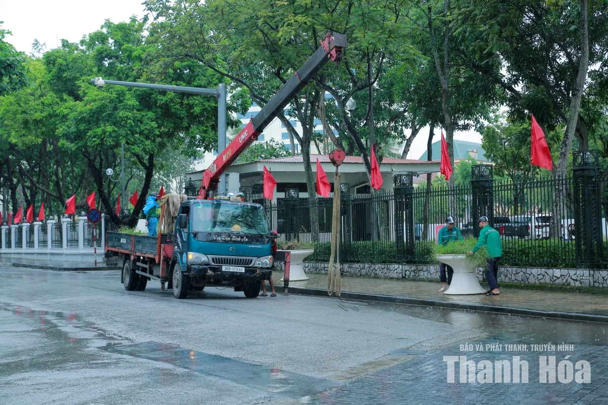 Chỉnh trang đô thị trước dịp lễ Quốc khánh 2/9