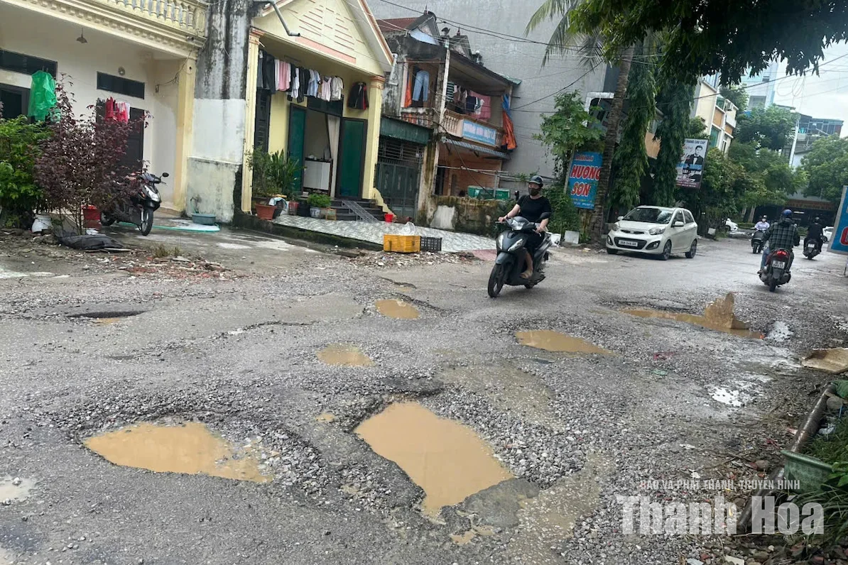Trật tự, mỹ quan đô thị - Những “cái gai trong mắt”: Nhếch nhác đường Nguyễn Phục