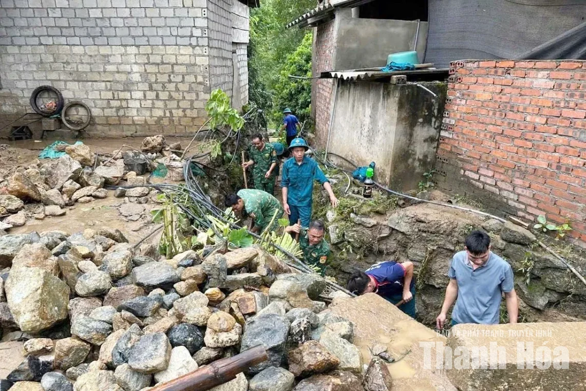 Lực lượng vũ trang kịp thời ứng phó sạt lở khu vực biên giới