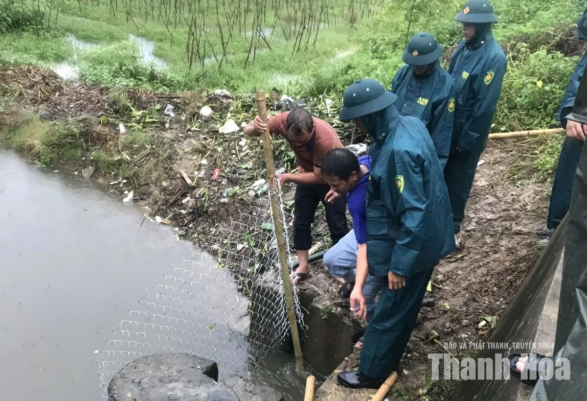 Khơi thông dòng chảy tại phường Hạc Thành và Nguyệt Viên, tránh ngập úng cục bộ