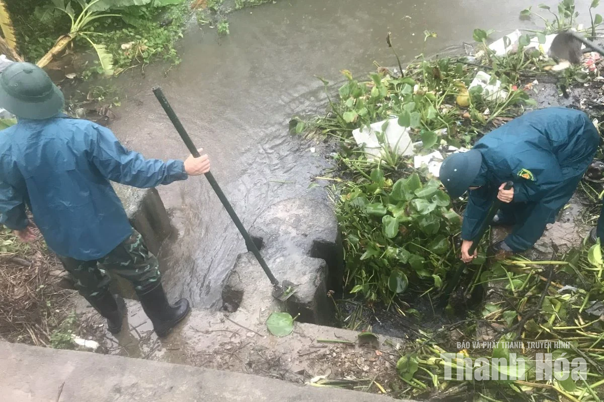 Khơi thông dòng chảy tại phường Hạc Thành và Nguyệt Viên, tránh ngập úng cục bộ