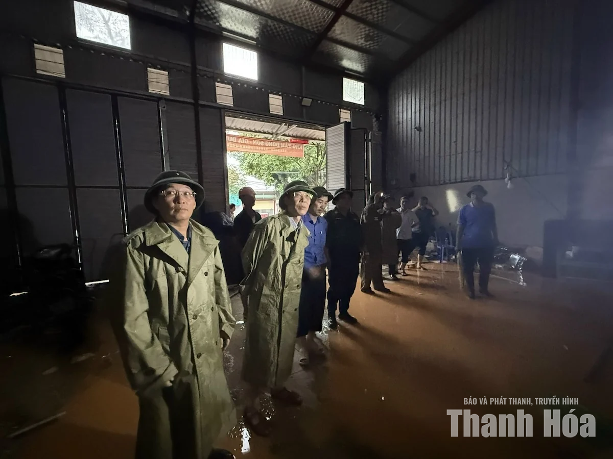 Phó Chủ tịch UBND tỉnh Đầu Thanh Tùng kiểm tra, chỉ đạo công tác ứng phó với mưa bão