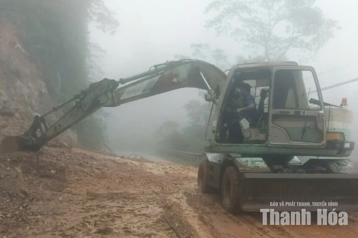 Khẩn trương khắc phục sạt lở, bảo đảm giao thông thông suốt