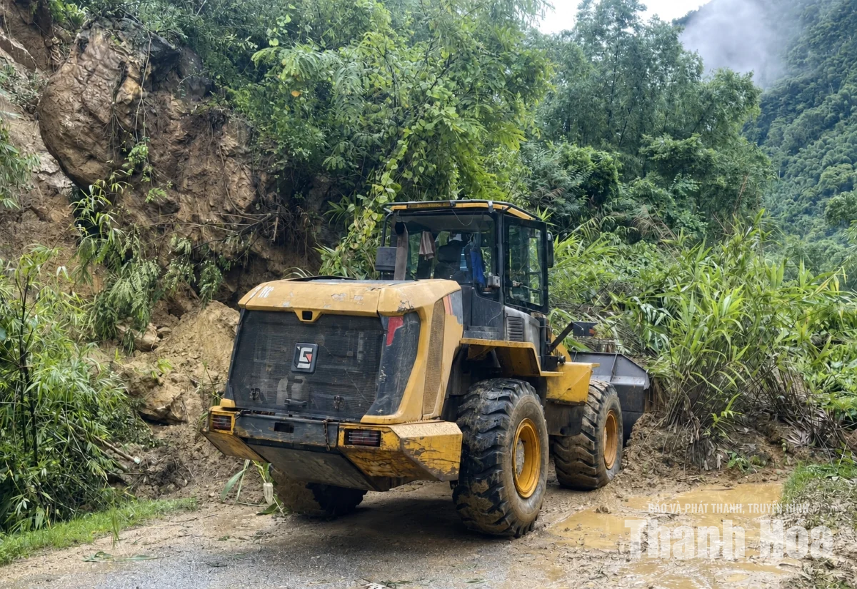 Khẩn trương khắc phục sạt lở, bảo đảm giao thông thông suốt