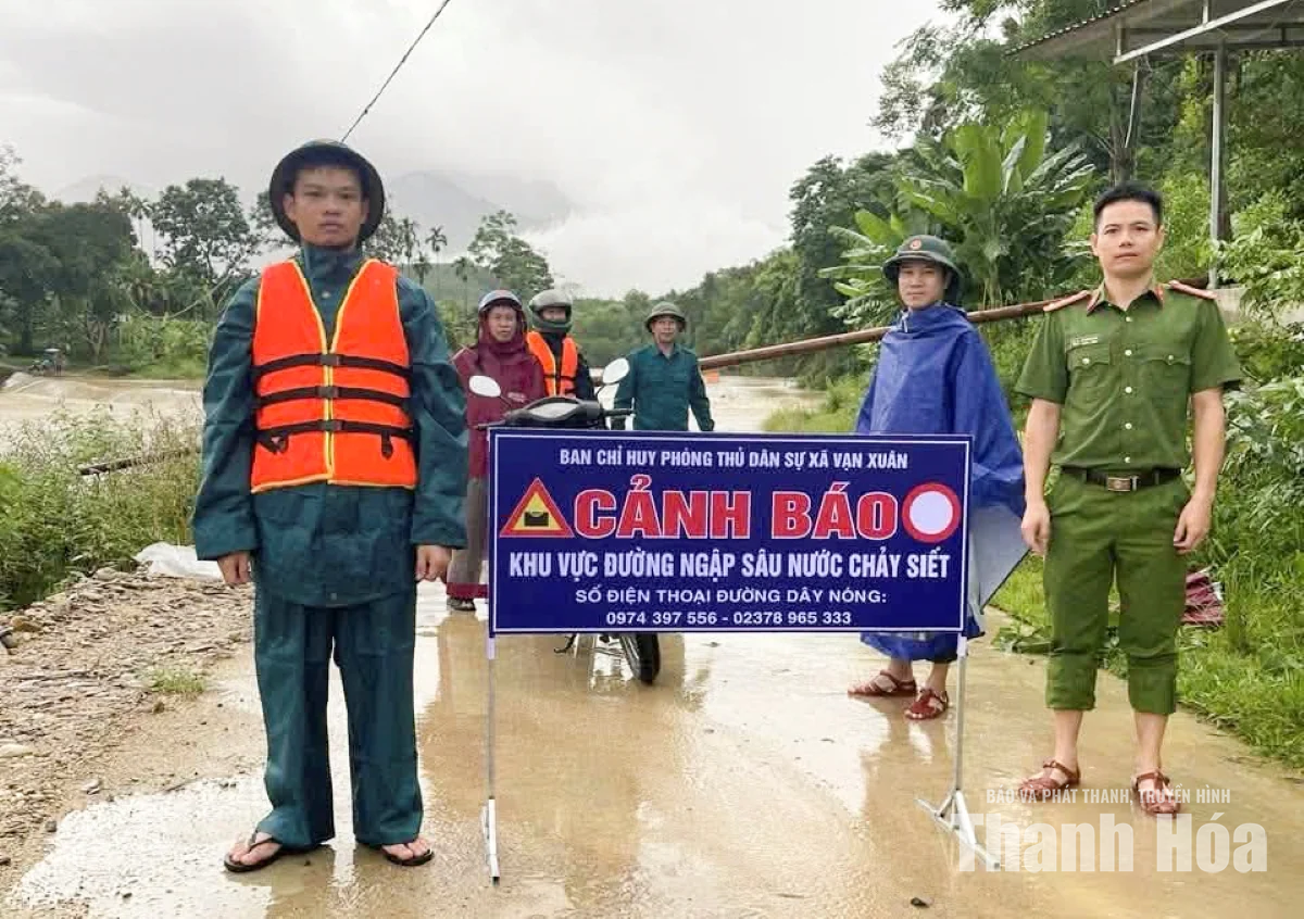 Khẩn trương khắc phục sạt lở, bảo đảm giao thông thông suốt