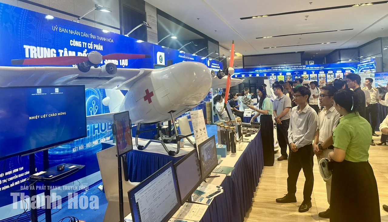 UAV vận chuyển thiết bị y tế được trưng bày tại Hội nghị đối thoại với doanh nghiệp năm 2026
