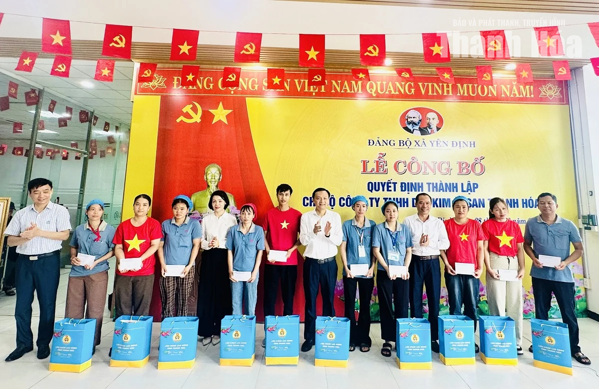Thành lập hai chi bộ doanh nghiệp ngoài nhà nước