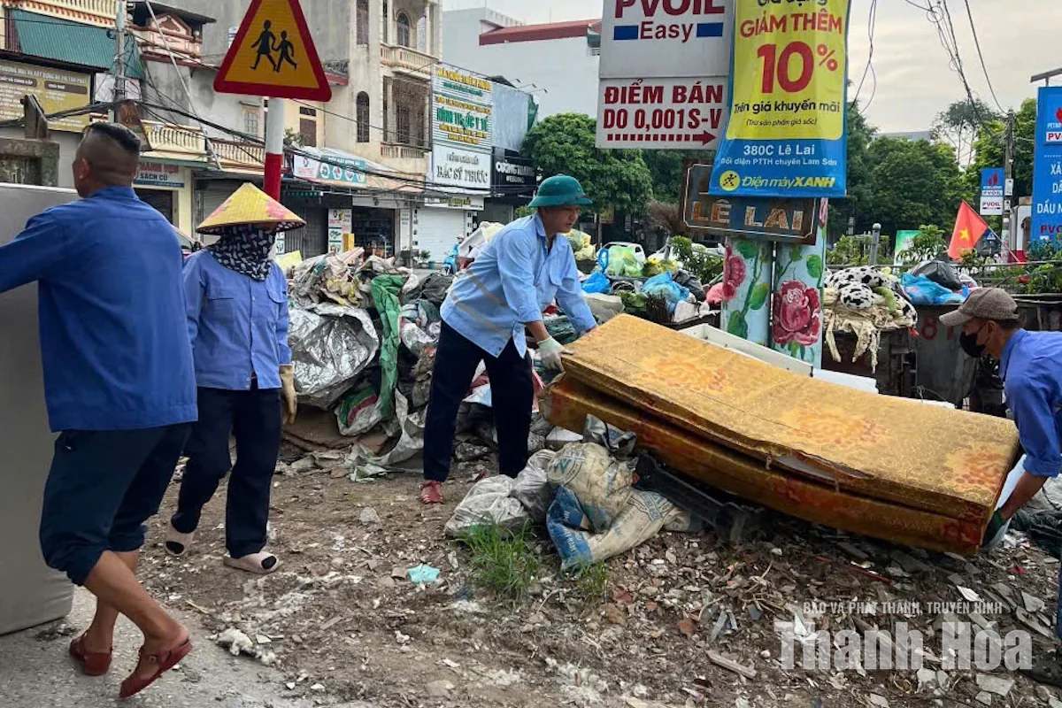 Trật tự, mỹ quan đô thị - Những “cái gai trong mắt”: Đổ rác thải bừa bãi - bài toán khó trong xây dựng đô thị văn minh