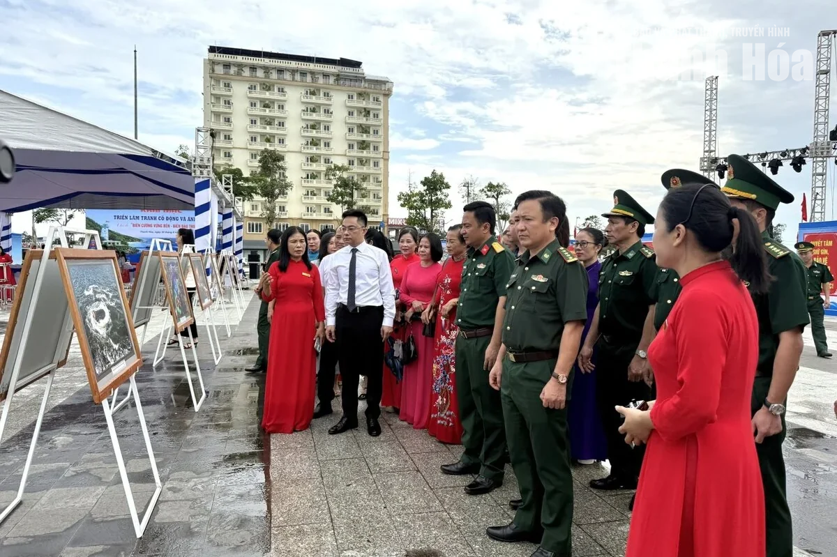 Triển lãm tranh cổ động và ảnh tư liệu “Biên cương vững bền - Biển đảo thiêng liêng”