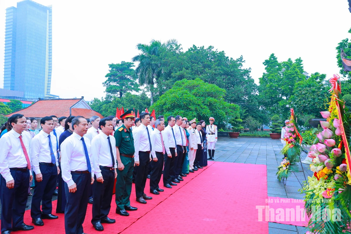 Đoàn đại biểu tỉnh Thanh Hóa dâng hương nhân dịp Quốc khánh 2/9