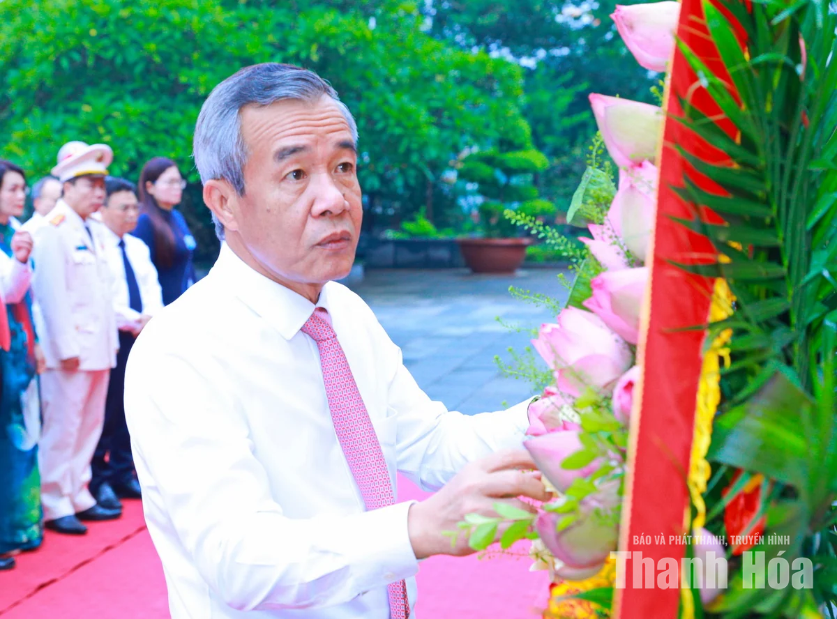 Đoàn đại biểu tỉnh Thanh Hóa dâng hương nhân dịp Quốc khánh 2/9