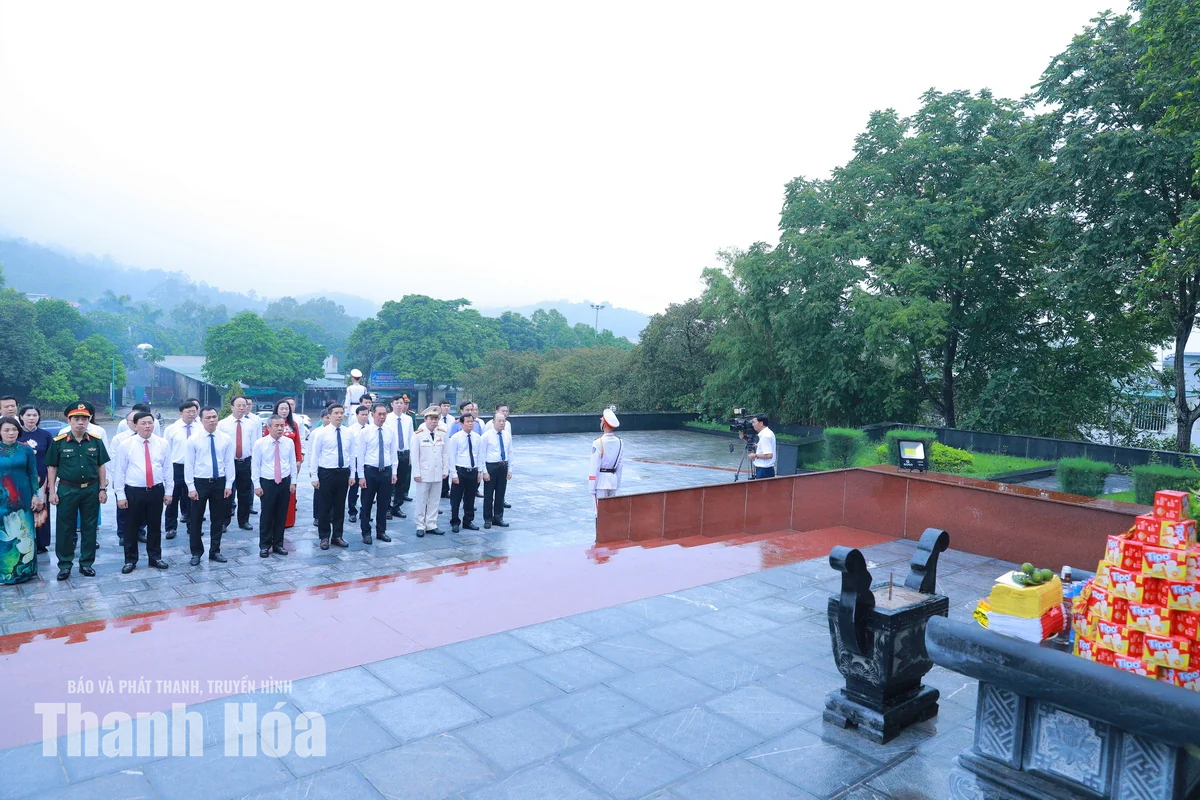 Đoàn đại biểu tỉnh Thanh Hóa dâng hương nhân dịp Quốc khánh 2/9
