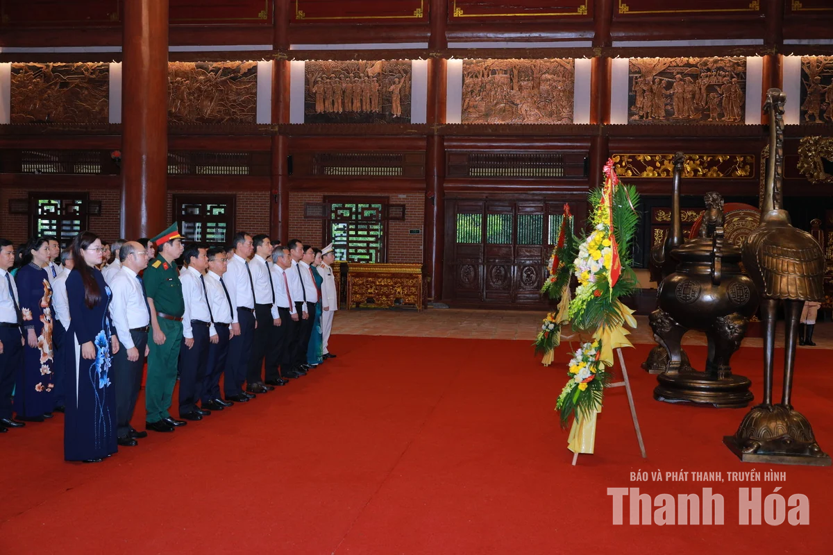 Đoàn đại biểu tỉnh Thanh Hóa dâng hương nhân dịp Quốc khánh 2/9