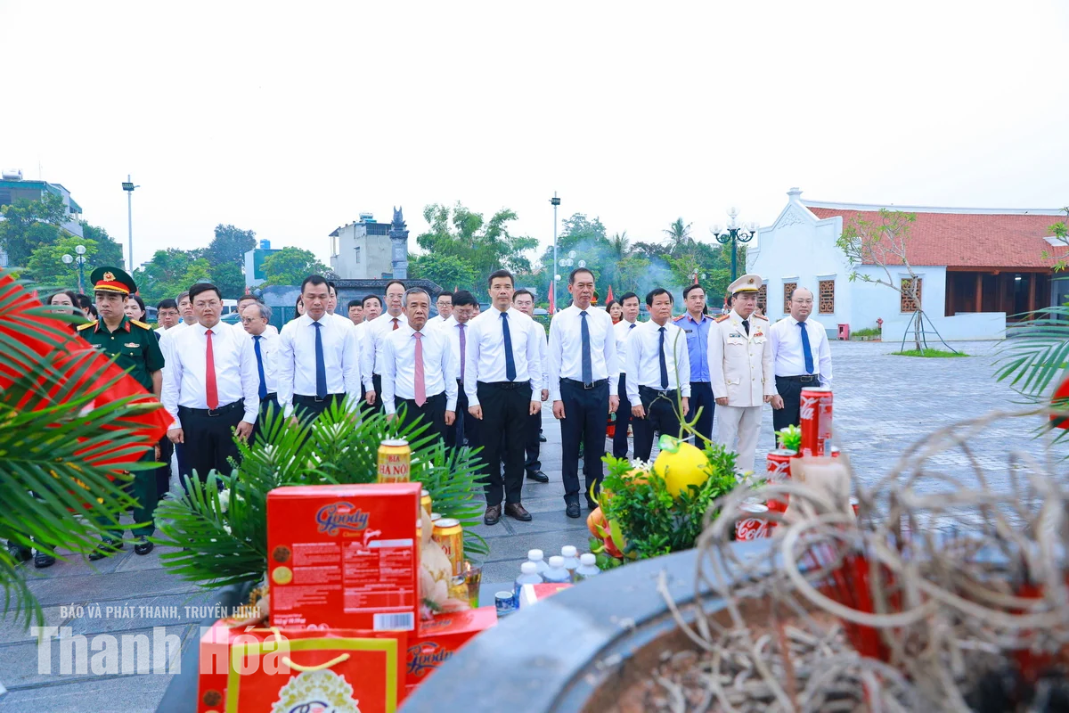 Đoàn đại biểu tỉnh Thanh Hóa dâng hương nhân dịp Quốc khánh 2/9