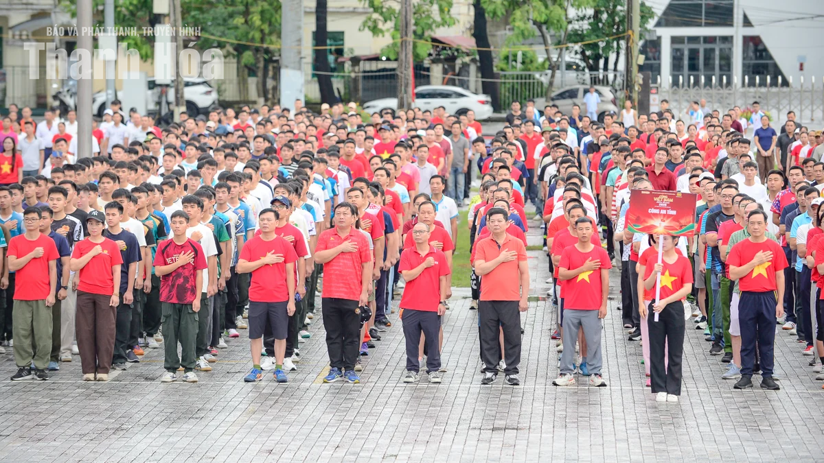 Một nhịp bước, nghìn trái tim trên Quảng trường Lam Sơn