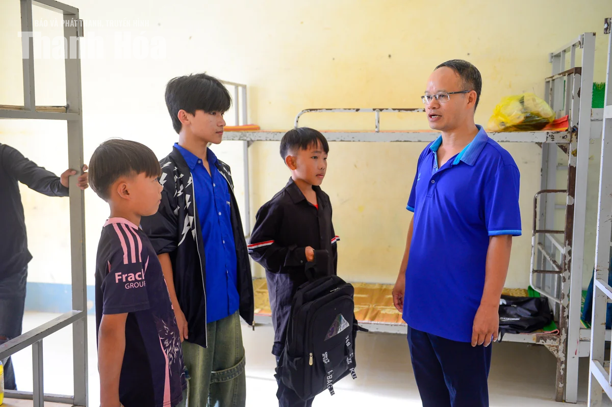 Rộn ràng ngày tựu trường nơi biên giới xứ Thanh