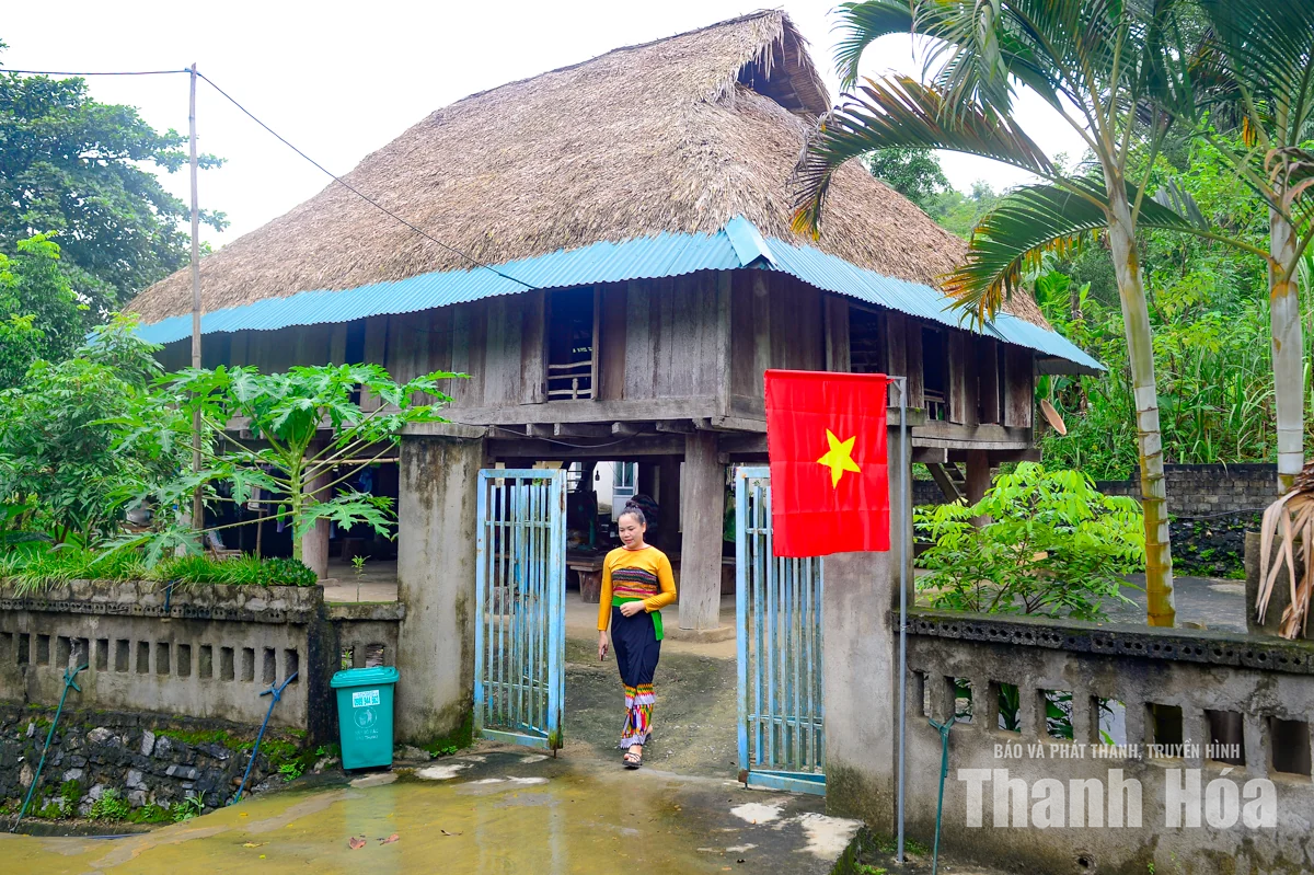 Cờ Tổ quốc nơi đại ngàn xứ Thanh trong những ngày thu lịch sử
