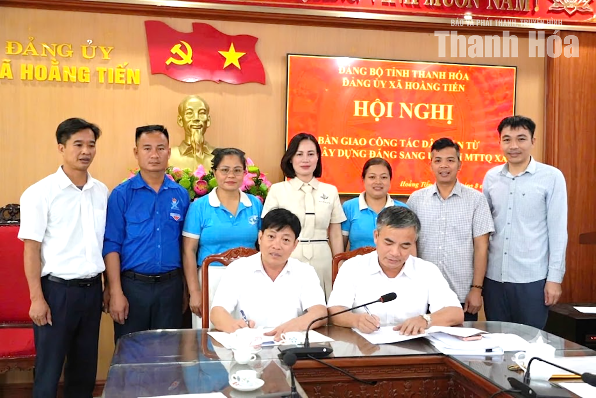 Đảng ủy xã Hoằng Tiến bàn giao nhiệm vụ tham mưu về công tác dân vận