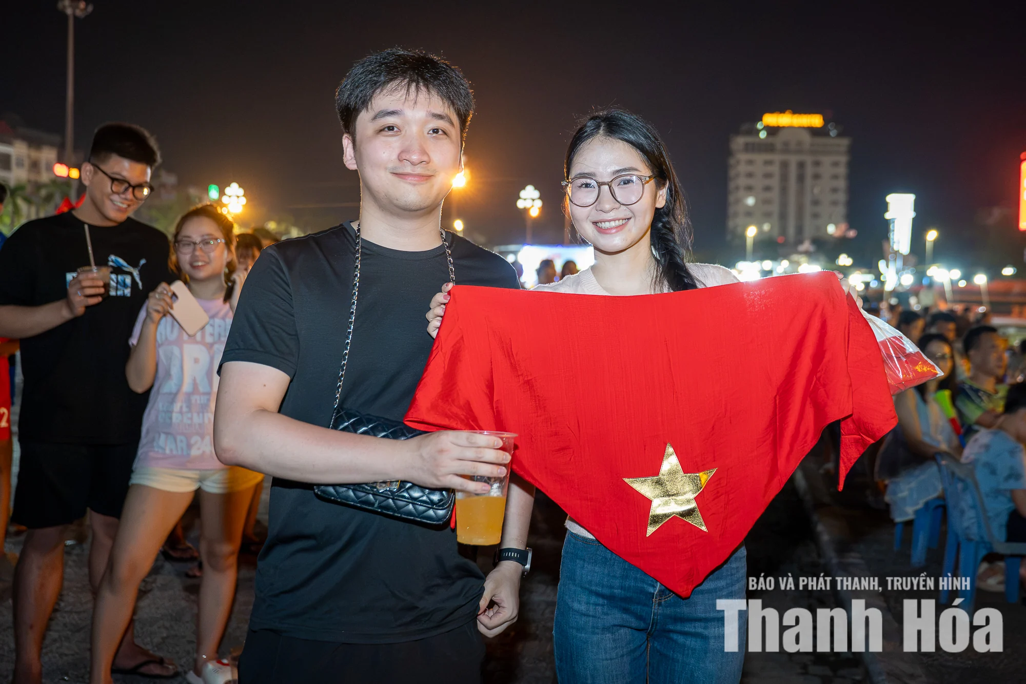 Người dân Thanh Hóa đổ ra đường mừng Đội tuyển Việt Nam vô địch ASEAN Cup