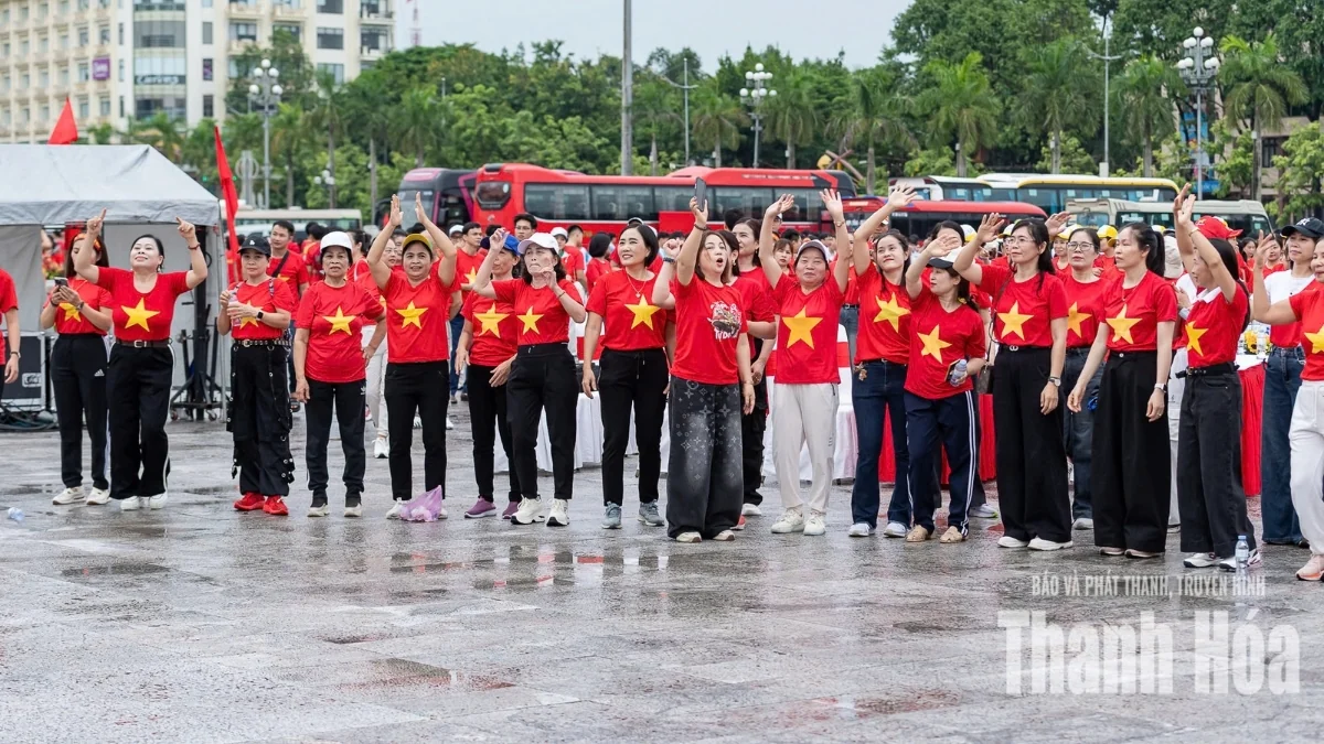 Hơn 7.800 người dân Thanh Hóa tham gia đi bộ “Cùng Việt Nam tiến bước”