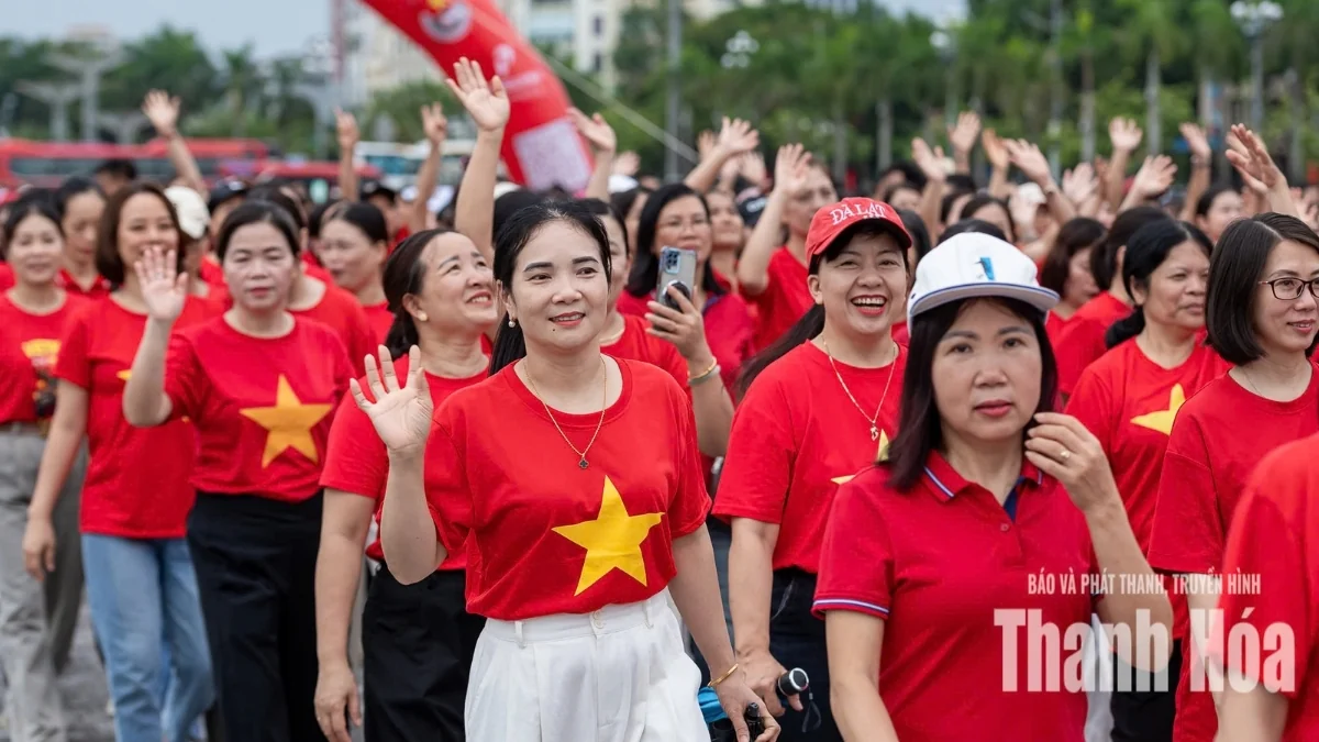 Hơn 7.800 người dân Thanh Hóa tham gia đi bộ “Cùng Việt Nam tiến bước”