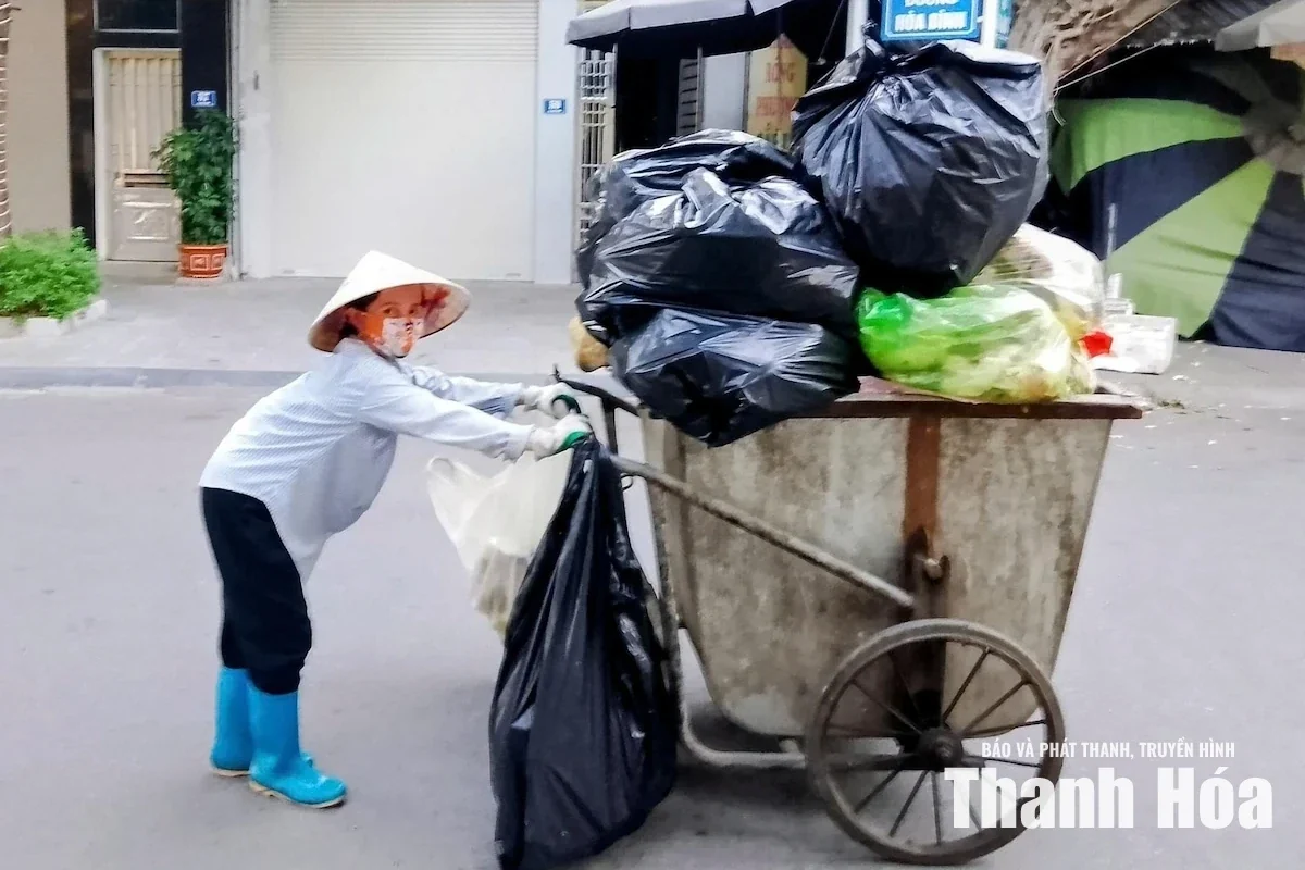 Thí điểm thu gom rác theo giờ trên địa bàn phường Hạc Thành từ ngày 1/9