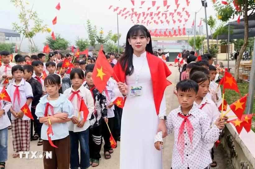 Cả nước thống nhất thời gian khai giảng, kết hợp trực tiếp và trực tuyến